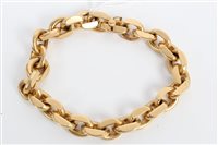 Lot 3409 - Gold (18ct) belcher thick chain bracelet, 21cm