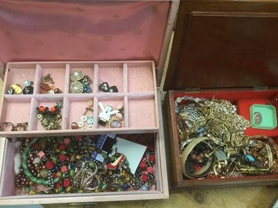 Lot 705 - Collection of costume jewellery, cased cutlery etc