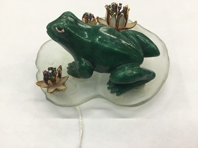 Lot 613 - David Balogh - gold and multi-gem novelty paperweight in the form of a frog on a lily pad