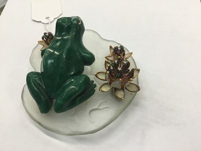 Lot 613 - David Balogh - gold and multi-gem novelty paperweight in the form of a frog on a lily pad