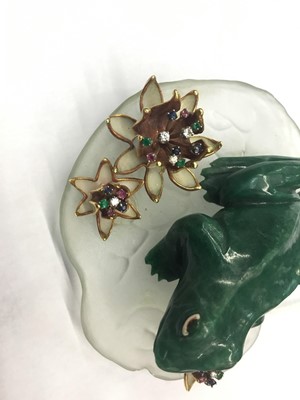 Lot 613 - David Balogh - gold and multi-gem novelty paperweight in the form of a frog on a lily pad