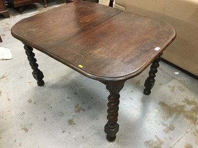 Lot 920 - 1920s oak extending dining table with extra leaf, on spiral legs