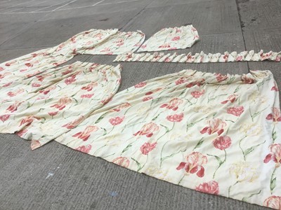 Lot 334 - Set of modern curtains