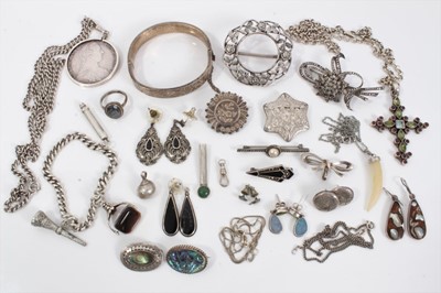 Lot 15 - Group silver jewellery to include Victorian and later brooches, bangle, chains, pendants, earrings etc