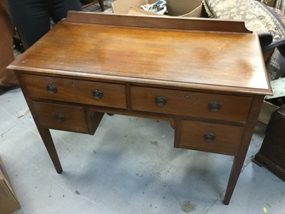 Lot 915 - Georgian style mahogany writing desk with ledge back and an arrangement of four draws, on square taper legs. 79 x 106 x 50cm