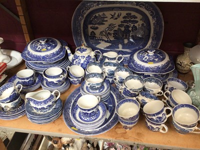 Lot 523 - Quantity blue and white Willow pattern tea and dinner ware