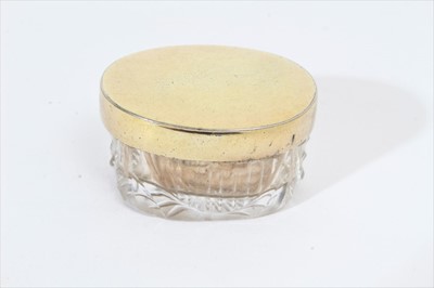 Lot 353 - Cut glass vinaigrette of oval form, with hinged gilt metal cover.