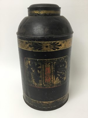 Lot 883 - Chinoiserie toleware canister