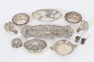 Lot 355 - Selection of miscellaneous late Victorian and early 20th century silver..