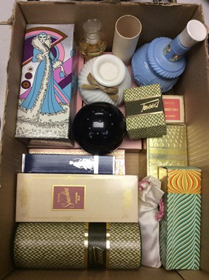 Lot 432 - Group of vintage Avon and other perfumes