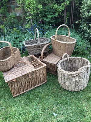 Lot 10 - Group of five wicker baskets and picnic hampers, together with a rope-work basket (6)