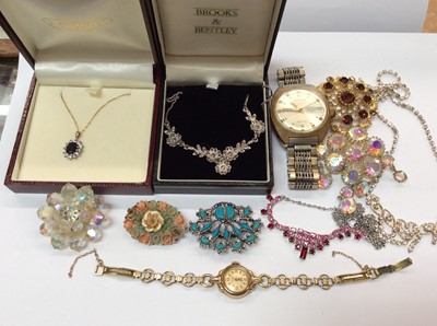 Lot 690 - Ladies Accurist 9ct gold wristwatch, 9ct gold pendant on chain and other costume jewellery