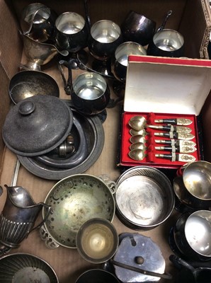Lot 423 - Silver plated ware, cutlery and pewter tankards