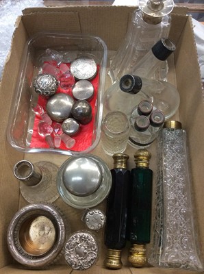 Lot 693 - Collection of silver mounted glass perfume bottles, green and red glass double ended scent bottles with gilt metal mounts and other items
