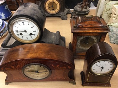 Lot 427 - Edwardian mantel clock, black slate mantel clock and two others (4)
