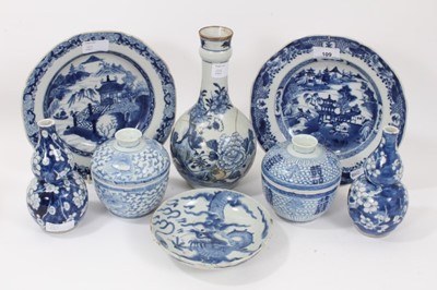 Lot 109 - Collection of 18th and 19th century Chinese blue and white porcelain