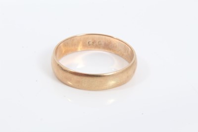 Lot 7 - 14ct gold wedding ring (stamped 585)