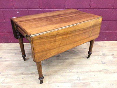 Lot 383 - Good quality Victorian walnut pembroke table