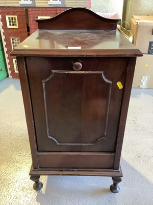 Lot 135 - Edwardian mahogany coal purdonium, 38cm wide
