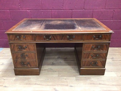 Lot 315 - Good quality mahogany twin pedestal writing desk with inset leather top and eight drawers below, 152cm wide, 90cm deep, 78cm high