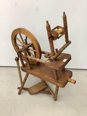 Lot 126 - Oak spinning wheel