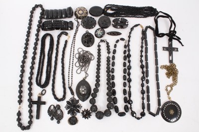 Lot 143 - Group Victorian and later jet and other similar jewellery
