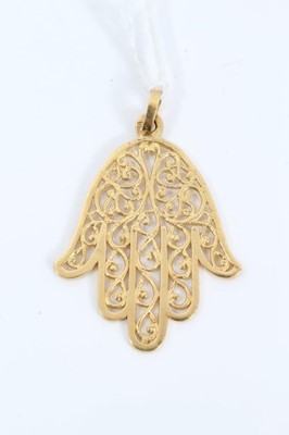 Lot 153 - 18ct gold filigree Hamsa hand pendant