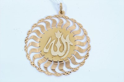 Lot 170 - Eastern 18ct gold pendant