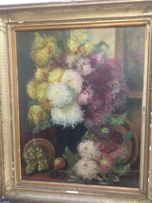 Lot 195 - English school mid 20th century oil on board still life of dahlias