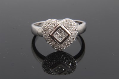 Lot 192 - 18ct white gold diamond heart shaped cluster ring
