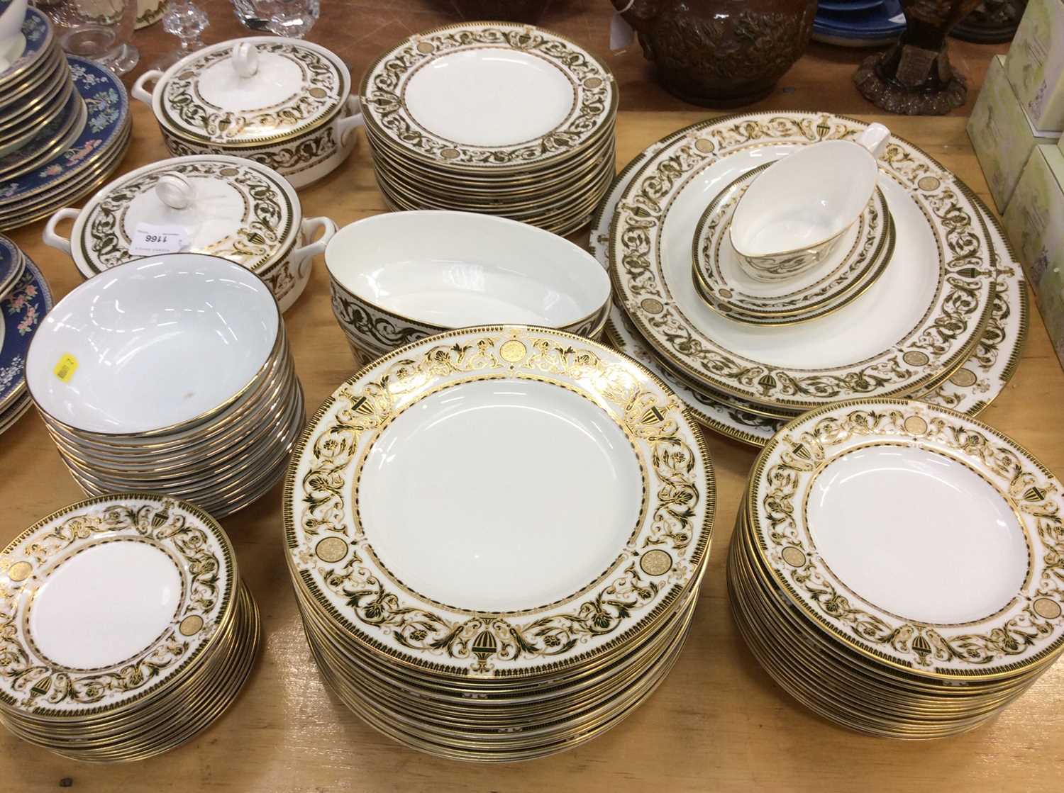 Lot 1166 - Royal Worcester 16 place setting dinner service in the Windsor pattern, comprising: 16 dinner plates, 16 pudding plates, 16 side plates, 15 small sides plates, 3 serving platters, 2 vegetable dishe...