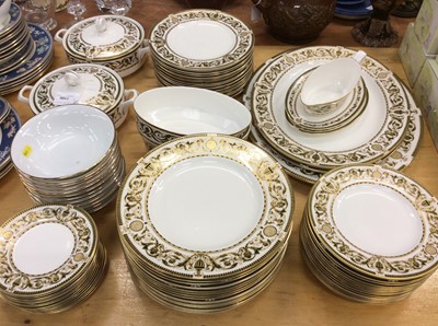 Lot 1166 - Royal Worcester 16 place setting dinner service in the Windsor pattern, comprising: 16 dinner plates, 16 pudding plates, 16 side plates, 15 small sides plates, 3 serving platters, 2 vegetable dishe...