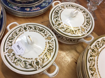 Lot 1166 - Royal Worcester 16 place setting dinner service in the Windsor pattern, comprising: 16 dinner plates, 16 pudding plates, 16 side plates, 15 small sides plates, 3 serving platters, 2 vegetable dishe...
