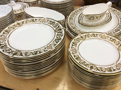 Lot 1166 - Royal Worcester 16 place setting dinner service in the Windsor pattern, comprising: 16 dinner plates, 16 pudding plates, 16 side plates, 15 small sides plates, 3 serving platters, 2 vegetable dishe...