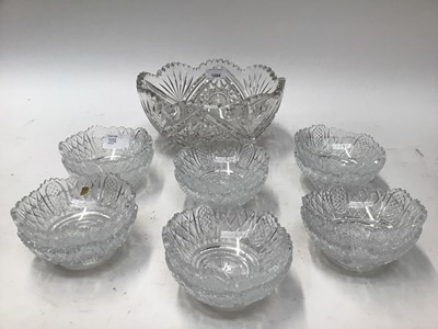 Lot 101 - Good quality cut glass bowl, 25cm diameter and a set of 10 similar smaller bowls