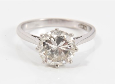 Lot 288 - Diamond single stone ring, 1.60cts, in platinum setting