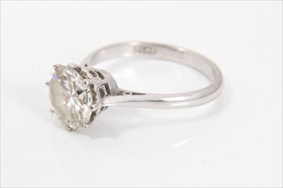Lot 288 - Diamond single stone ring, 1.60cts, in platinum setting