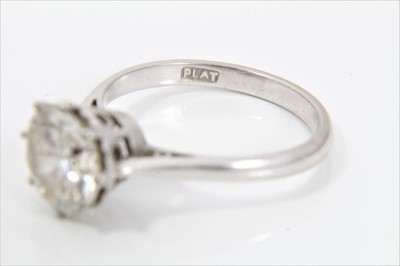Lot 288 - Diamond single stone ring, 1.60cts, in platinum setting