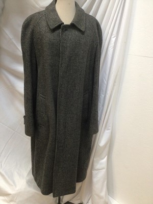 Lot 2008 - Gentlemen's Burberrys Shetland Tweed overcoat