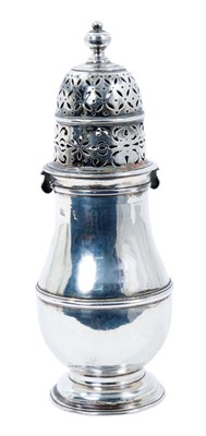 Lot 460 - Early 18th century Britannia Standard silver castor - engraved armorial crest