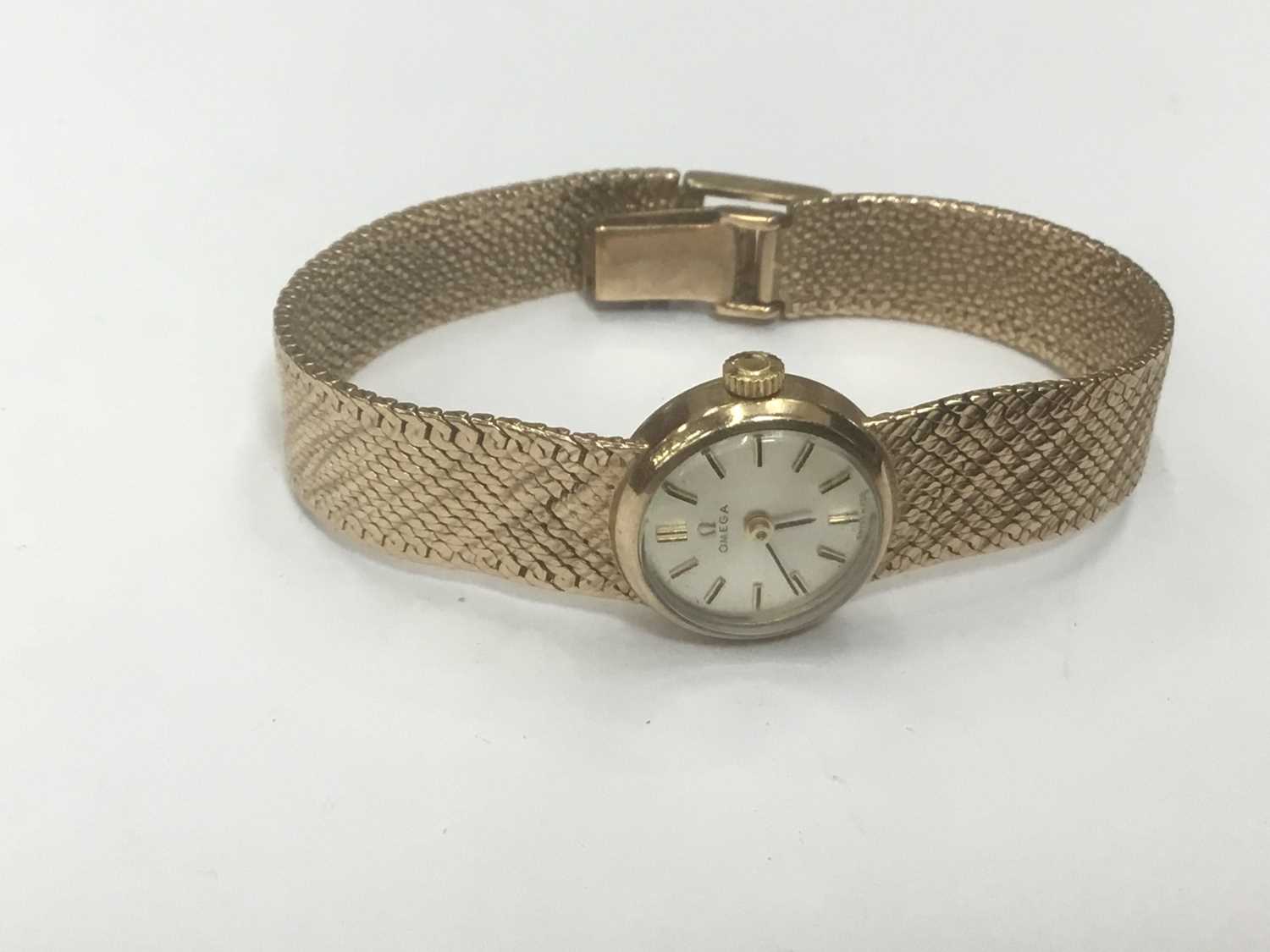 Lot 692 - Lady's Omega 9ct gold wristwatch on integral gold Milanese bracelet