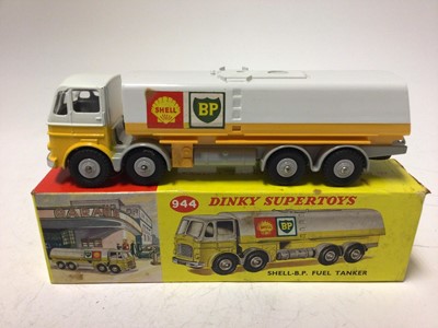 Lot 2004 - Dinky Supertoys Shell-BP fuel tanker No. 944 boxed