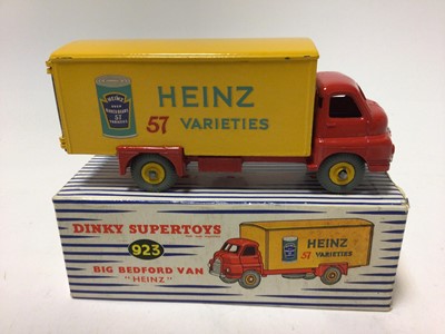 Lot 2025 - Dinky Supertoys big Bedford van 'Heinz' 57 varieties No. 923 boxed