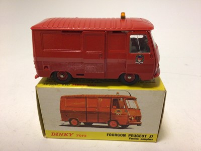 Lot 2041 - Dinky French issue Fourgon Peugeot J7 No. 570P boxed