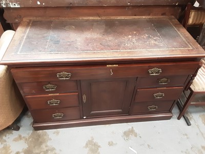 Lot 866 - Good quality Edwardian walnut desk with leather lined top, fitted secretaire drawer and central cupboard below flanked by six short drawers, 127cm wide, 57cm deep, 79cm high