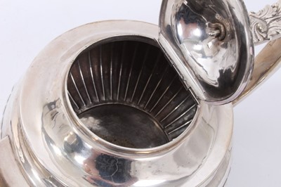 Lot 211 - George III silver teapot