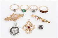 Lot 3214 - Edwardian gold (9ct) pendant, two gold (9ct)...