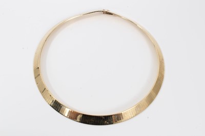 Lot 577 - Italian 14ct yellow gold collar necklace with smooth polished articulated links