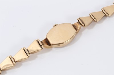 Lot 18 - 1950s ladies Rolex Tudor Royal 9ct gold wristwatch