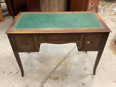 Lot 912 - Edwardian mahogany kneehole writing desk